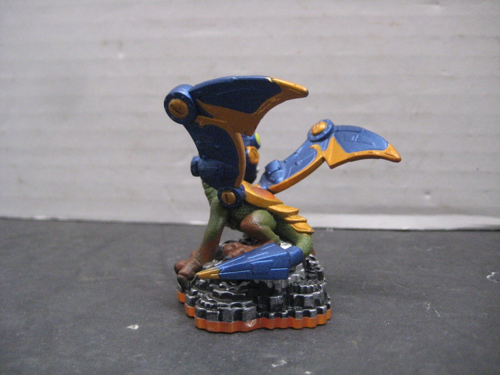 Skylanders Video Game Characters "Jet-Vac" Wind Element & "Drobot" Tech Element