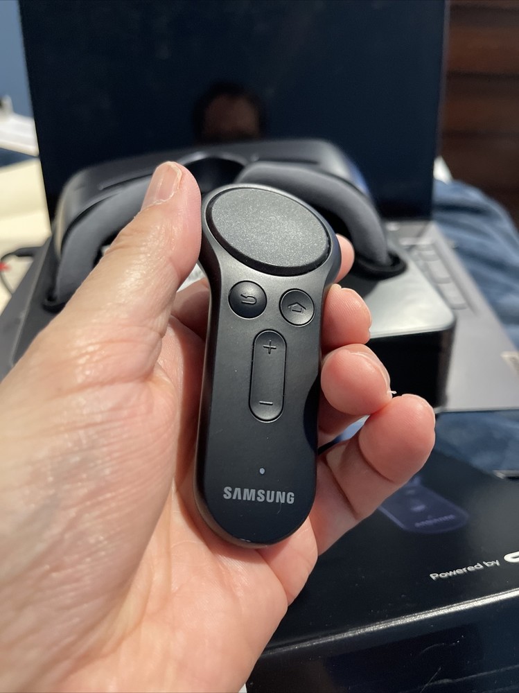 Samsung SMR324 Gear VR with Controller - Black