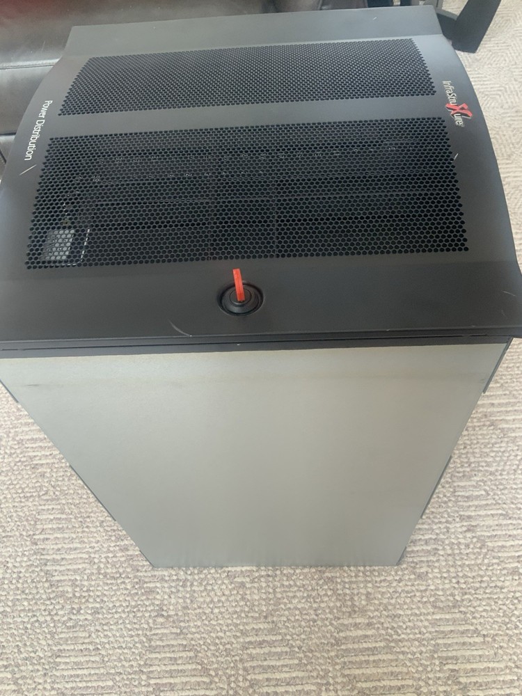 APC InfraStruXure Rack Mount Power Distrubution Panel Box 0M-2797