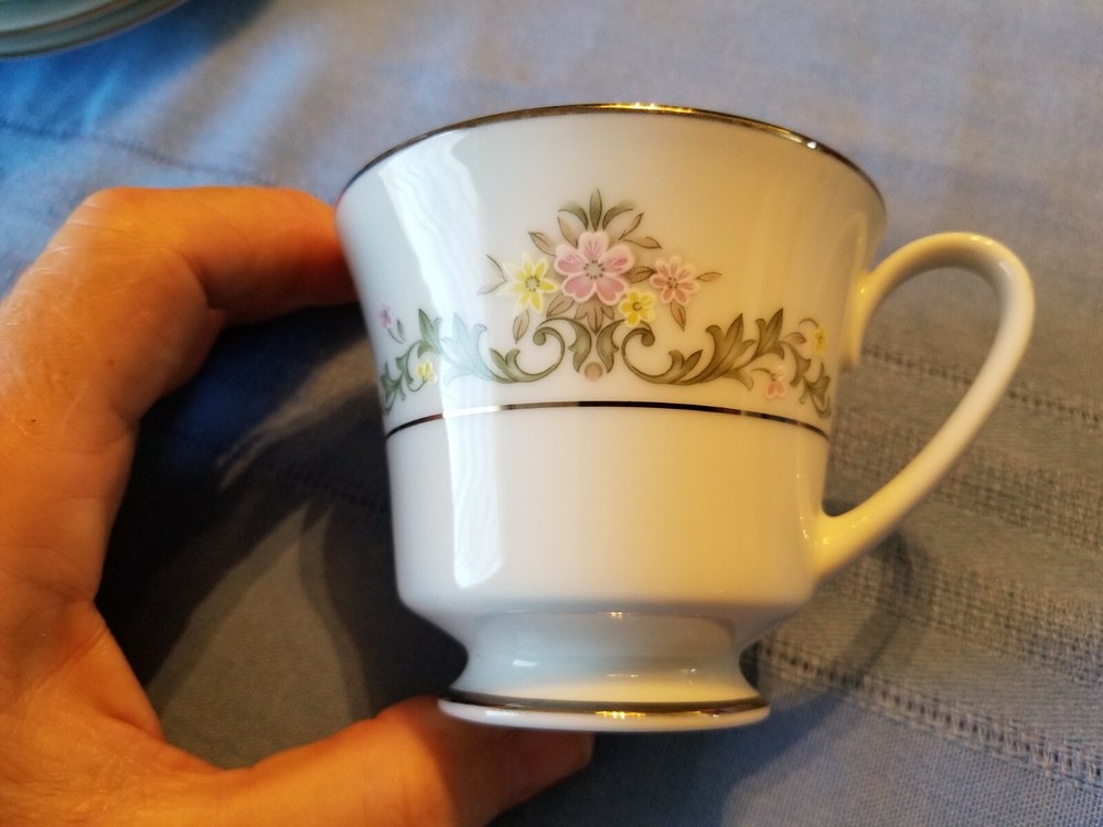 NORITAKE EARLY SPRING , Dinnerware Set , Pattern 2362 , 50 pieces Fine China