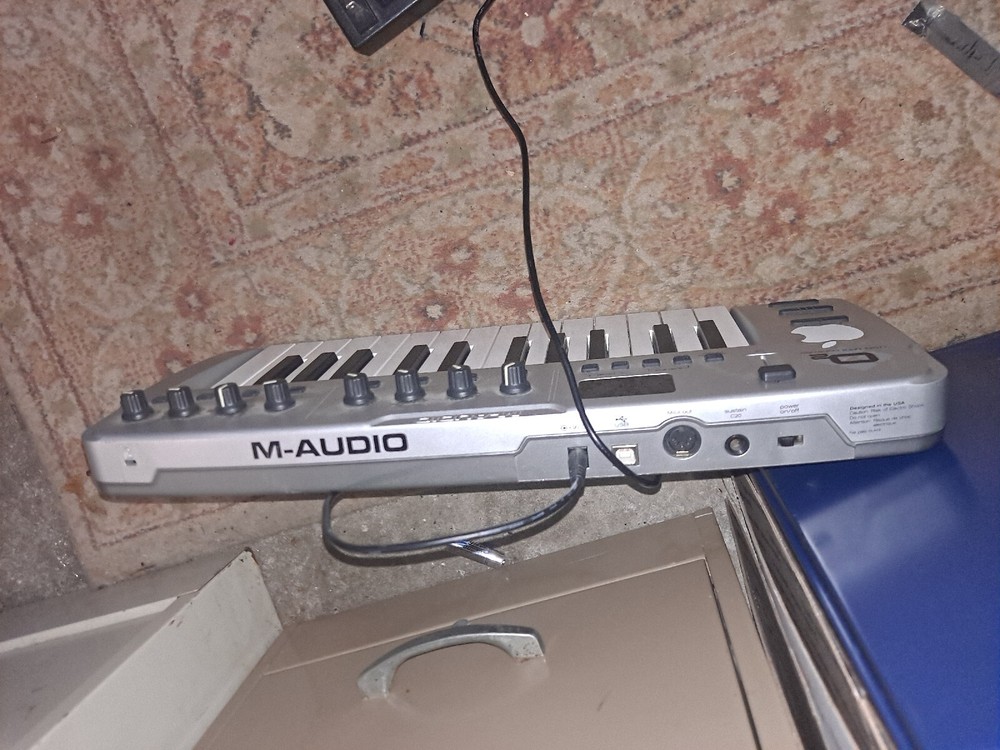 M-Audio O2 Mobile USB MIDI Controller Keyboard used