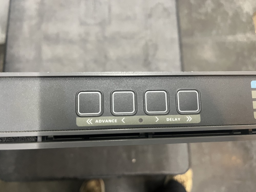 Tektronix SPG-271 (PAL SYNC GENERATOR) RACK MOUNT, NO CABLES