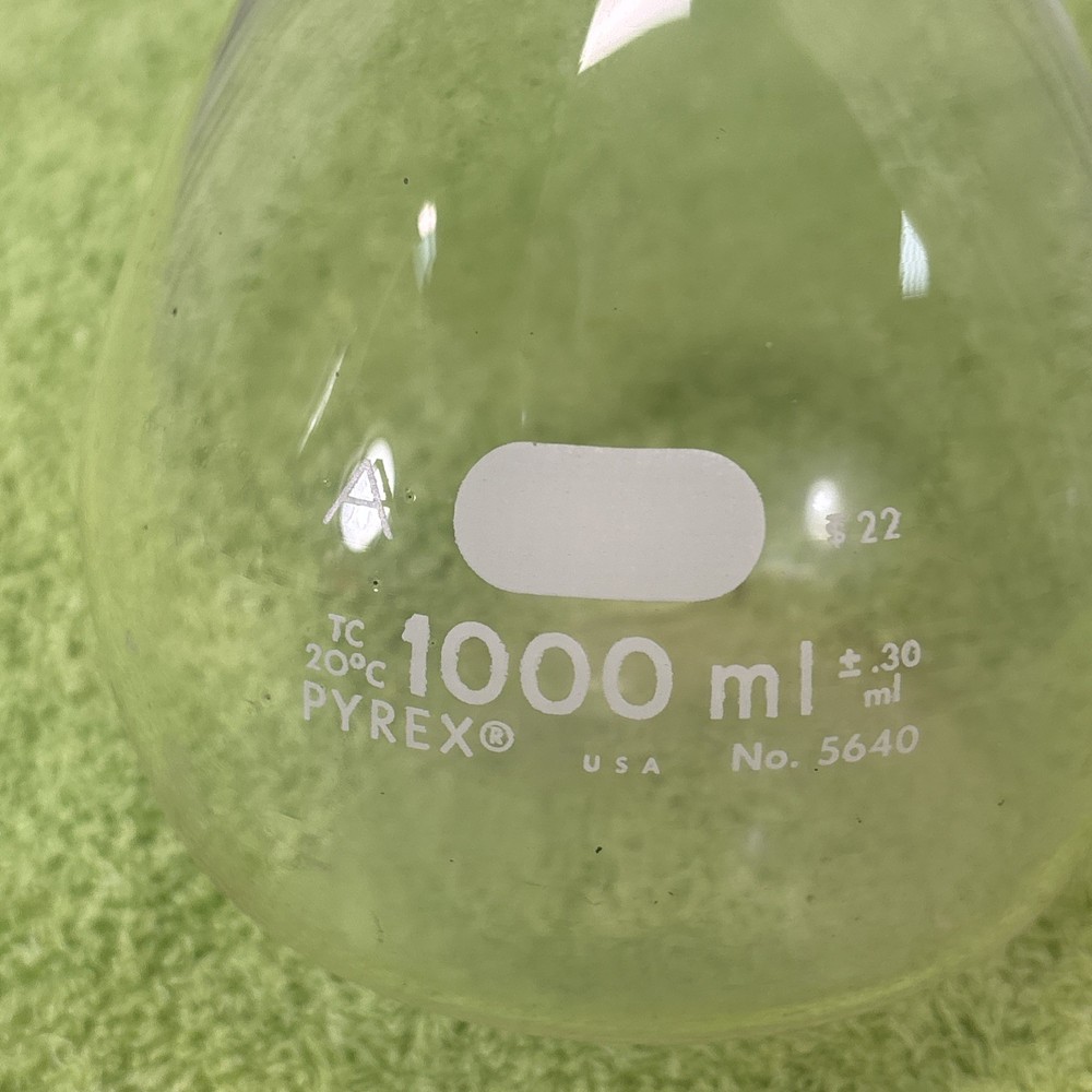 (3) Corning Pyrex 1000 ml Class A Volumetric Flask with Stoppers