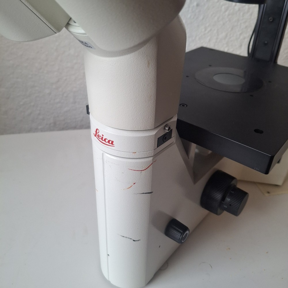 Leica / Leitz DMIL Inverted Phase Contrast Microscope with Objectives
