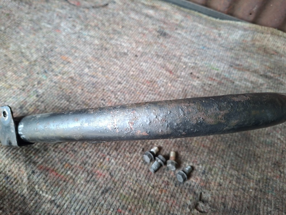 Kawasaki ER5 Lower Right Frame Rail Engine Mount Bracket Support & Fixing Bolts