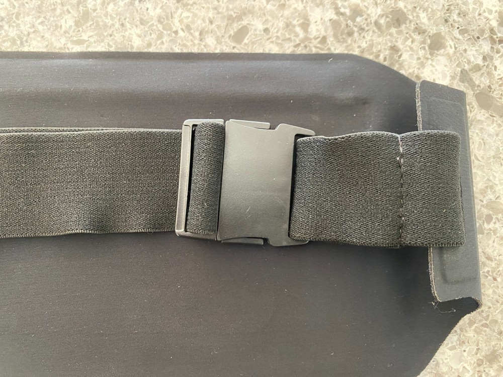 Black Adjustable Exercise / Travel Belt Two Pockets Preowned in Great Condition