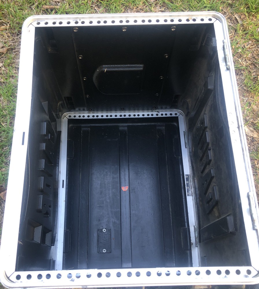 Gator case deluxe polycore 19 instrument case Read Full Description