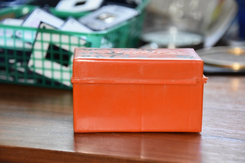 ONE HUNDRED 35 mm PLASTIC SLIDE FRAMES IN ORIGINAL PLASTIC BOXES, excellent co