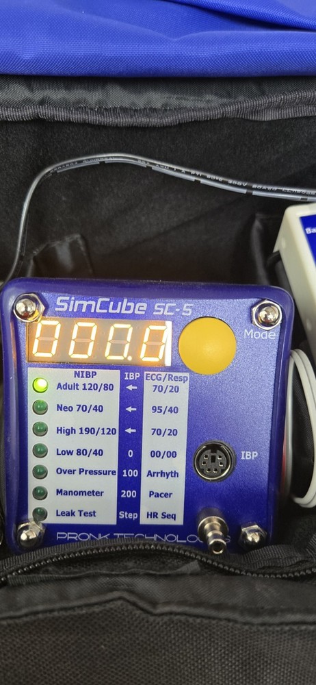 PRONK TECHNOLOGIES SIMCUBE SC-5 PATIENT SIMULATOR W/CHARGER (TESTED)