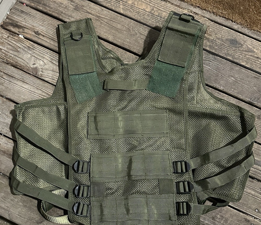 Tactical Multi Function Vest, Digital Green Camouflage - No belt included !