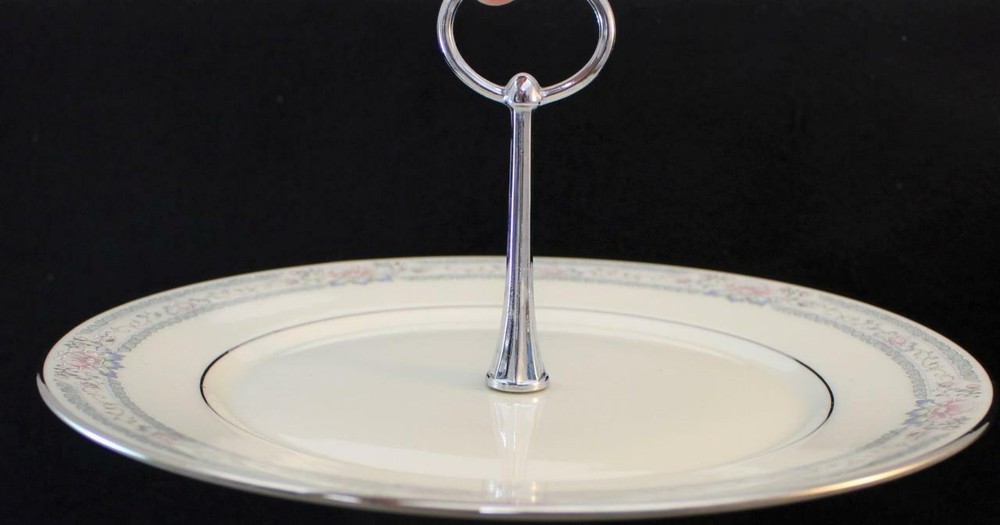 Lenox China CHARLESTON Serving Plate with Handle GREAT CONDITION