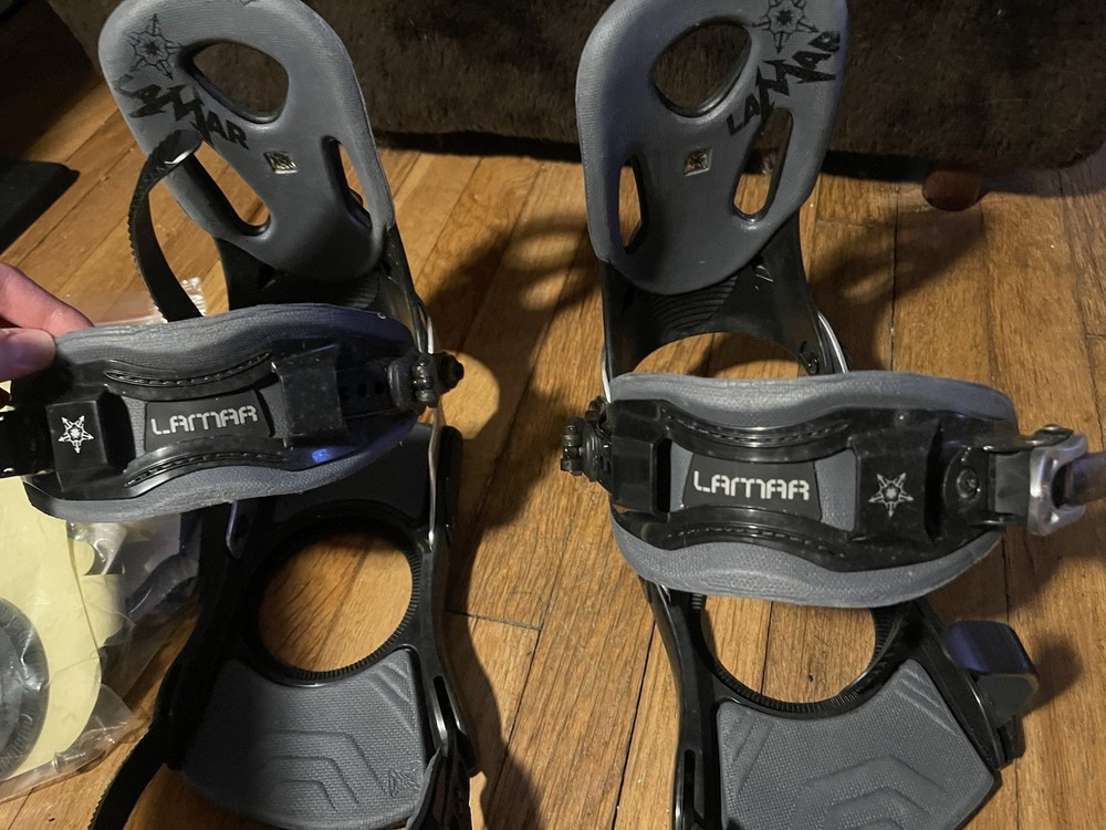 Lamar Black Snowboard Bindings with Connections + Board Stickers