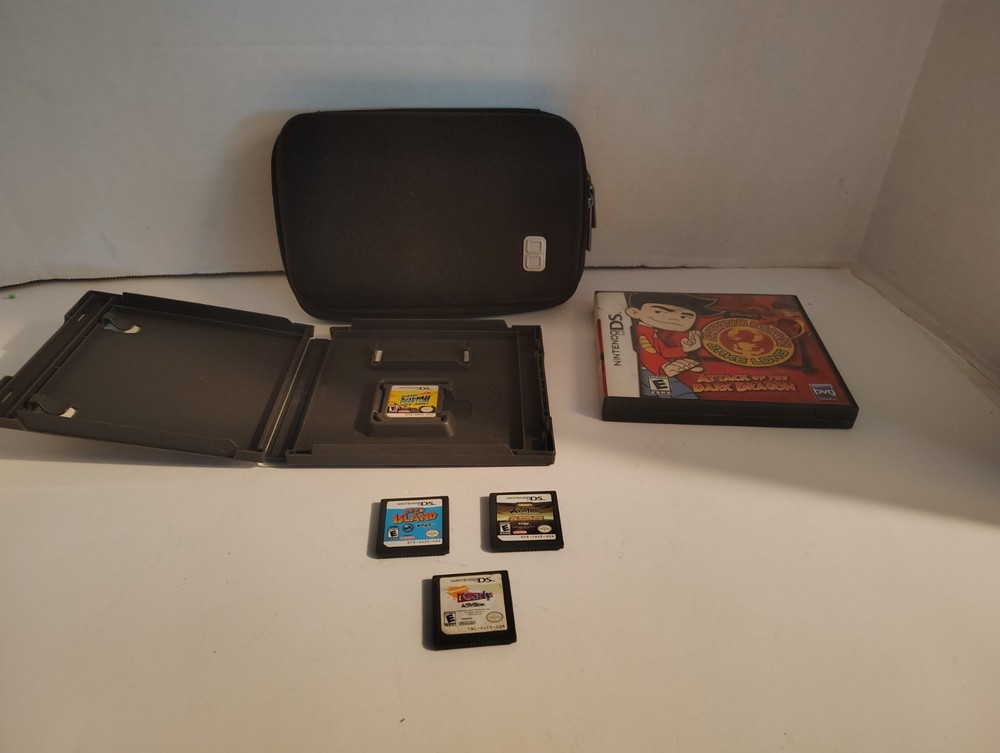 Nintendo DS Game Lot & Case