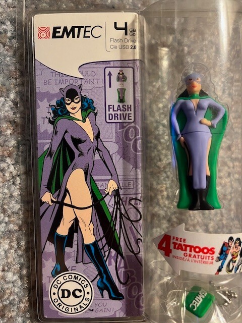 EMTEC - USB 2.0 - 4 GB Flash Drive - DC Comics Catwoman Theme
