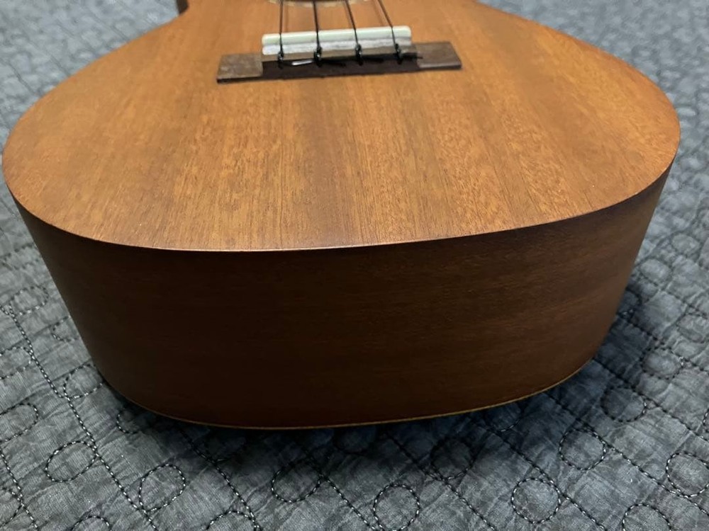 Hanalei HUK-80C Ukulele with case