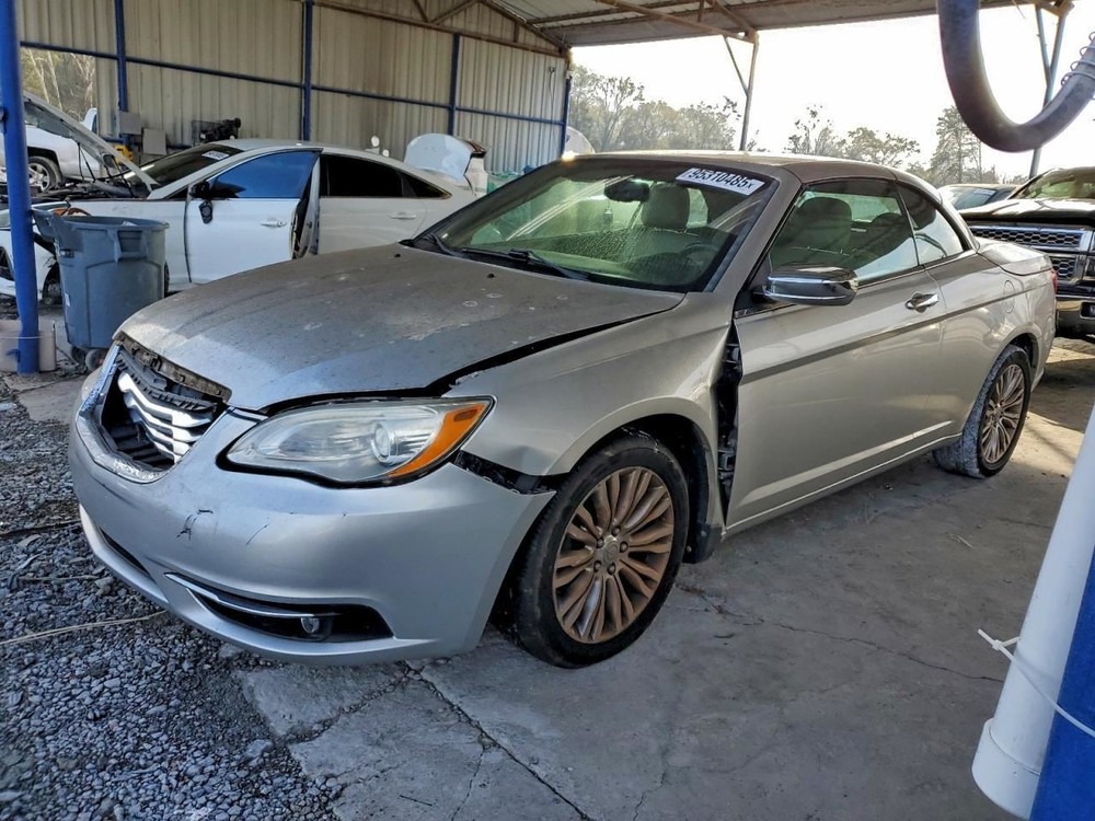 200       2011 Glove Box 4901753