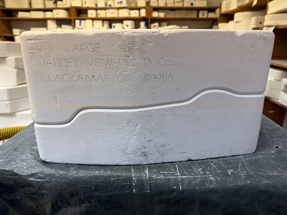 VINTAGE VALLEY VIEW CERAMIC MOLD #V-3 LARGE CAT