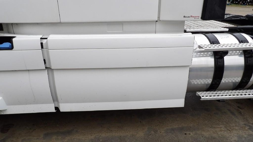For 2013 VOLVO VNL SIDE FAIRING Left ,  MN