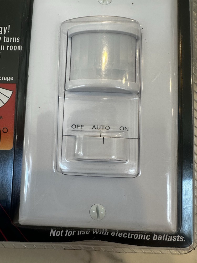 Cooper Wiring Devices K6105W Occupancy Sensor Wall Switch White 120V