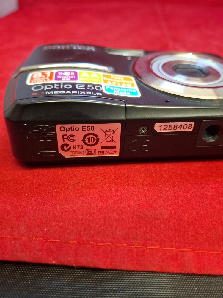 Pentax Optio E50 Digital Camera 8.1MP Black Inc Sd Card E2
