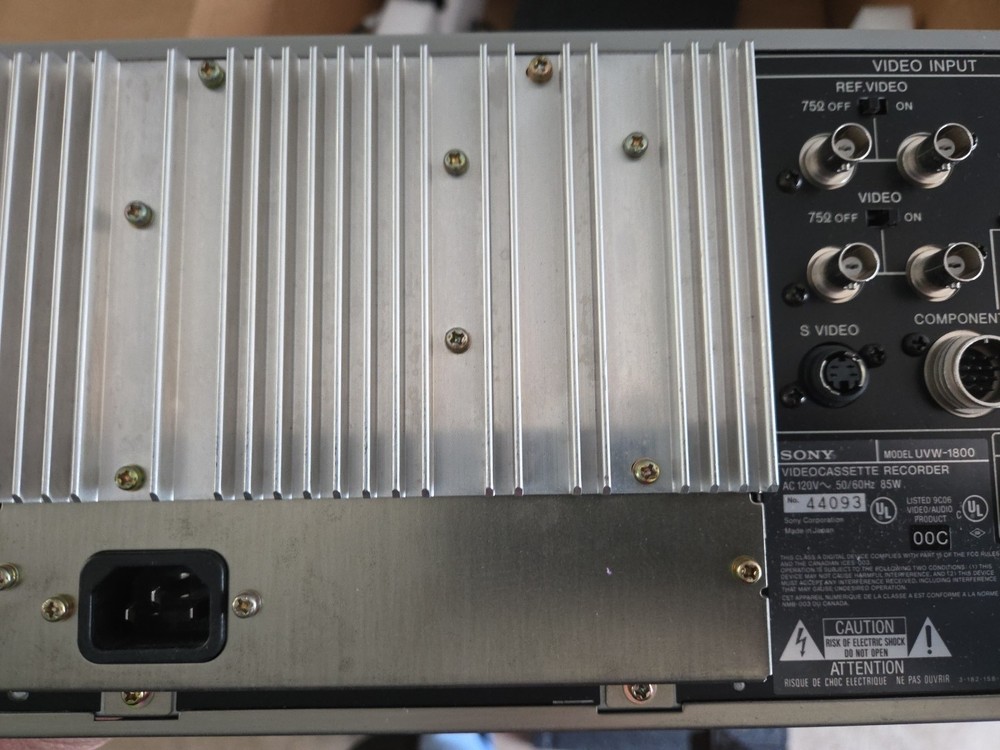 Sony UVW-1800 Beta Cam SP Player / Recorder - POWERS ON