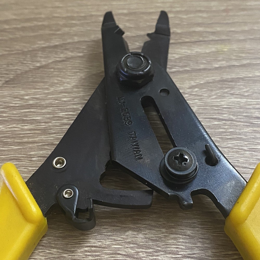 Slim Nose Wire Stripper