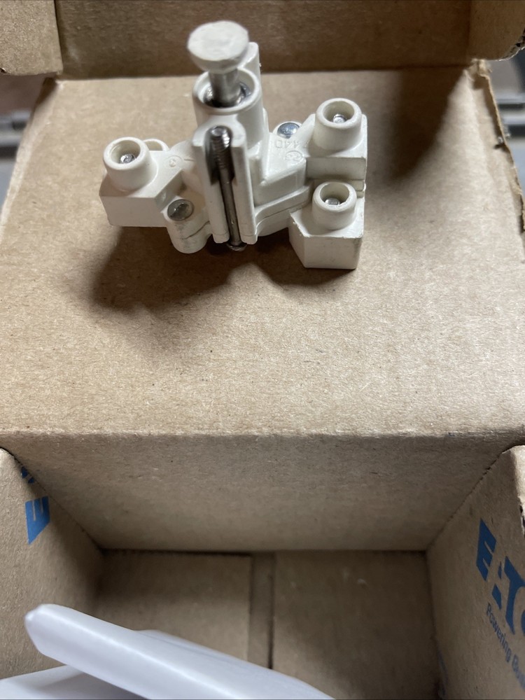 Eaton Crouse Hinds ESWP126 Universal Pushbutton Switch 1-Circuit