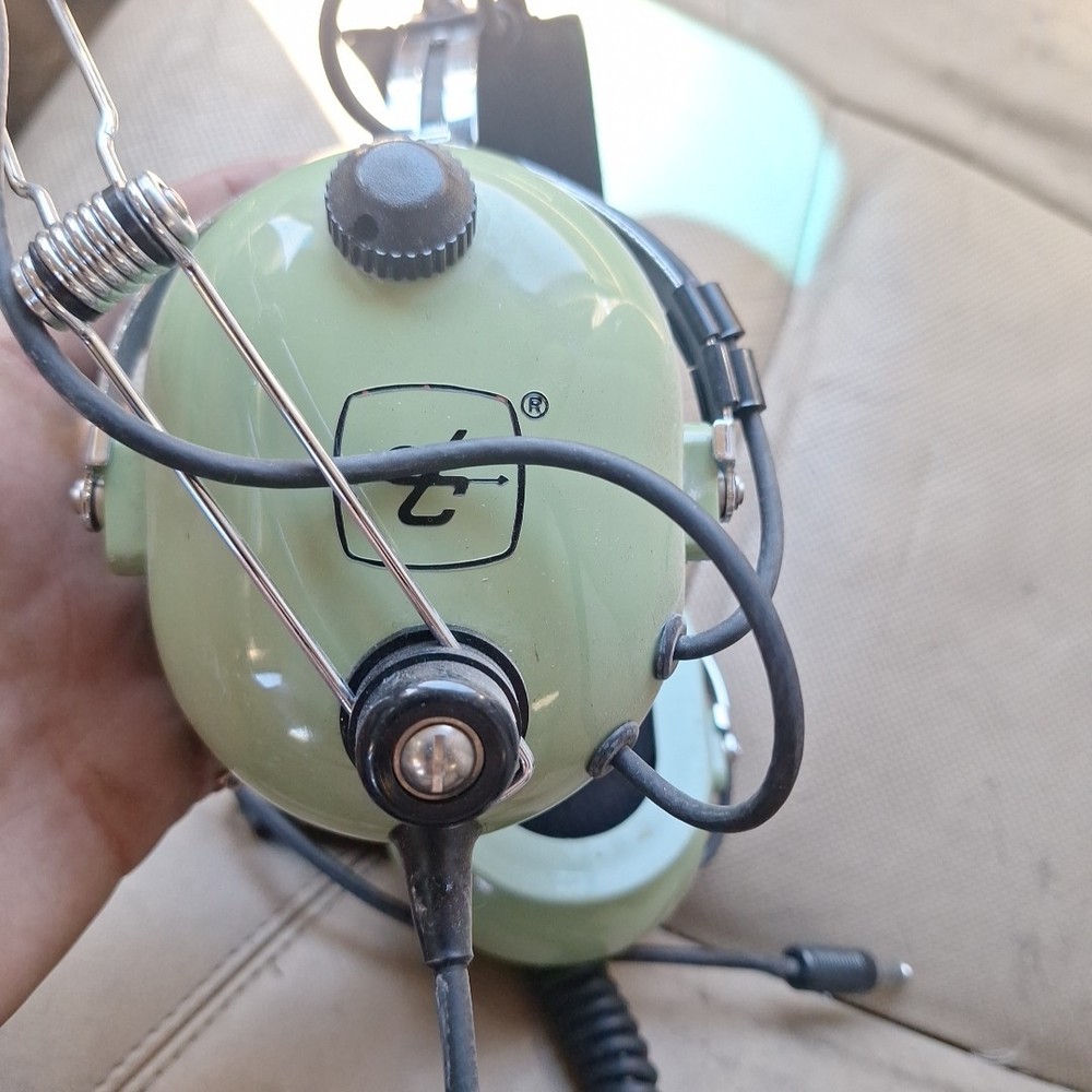 David Clark H10-56 Aviation Headset with Microphone (Mint Condition)