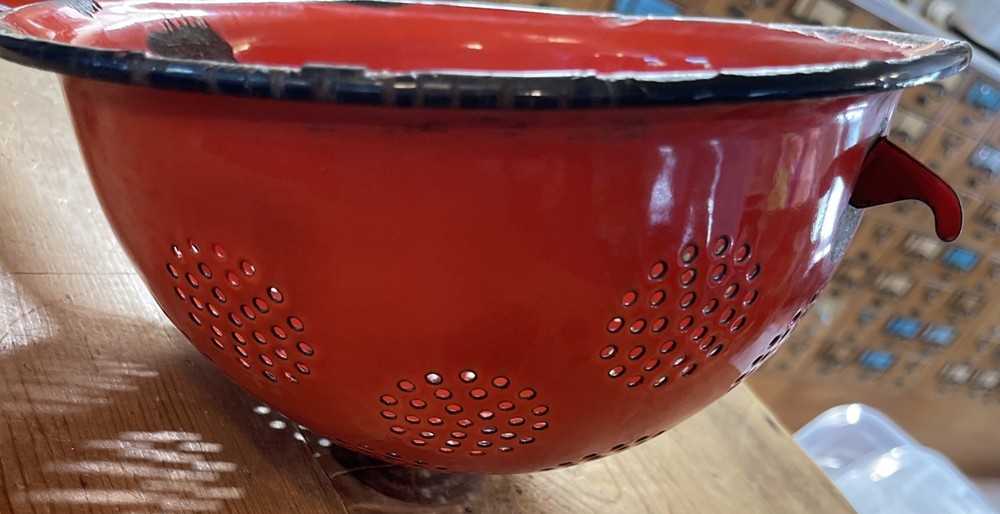 Vintage Red Orange Enamelware Hand Held 9.25” Strainer Colander 7.5” Long Handle