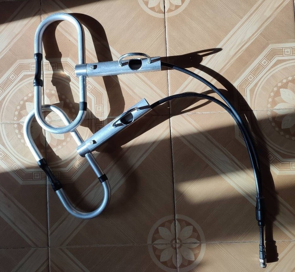 UHF wide band Antenna, 2-element folded dipole array 400-470 MHz