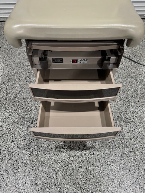 Ritter 304 Exam Table