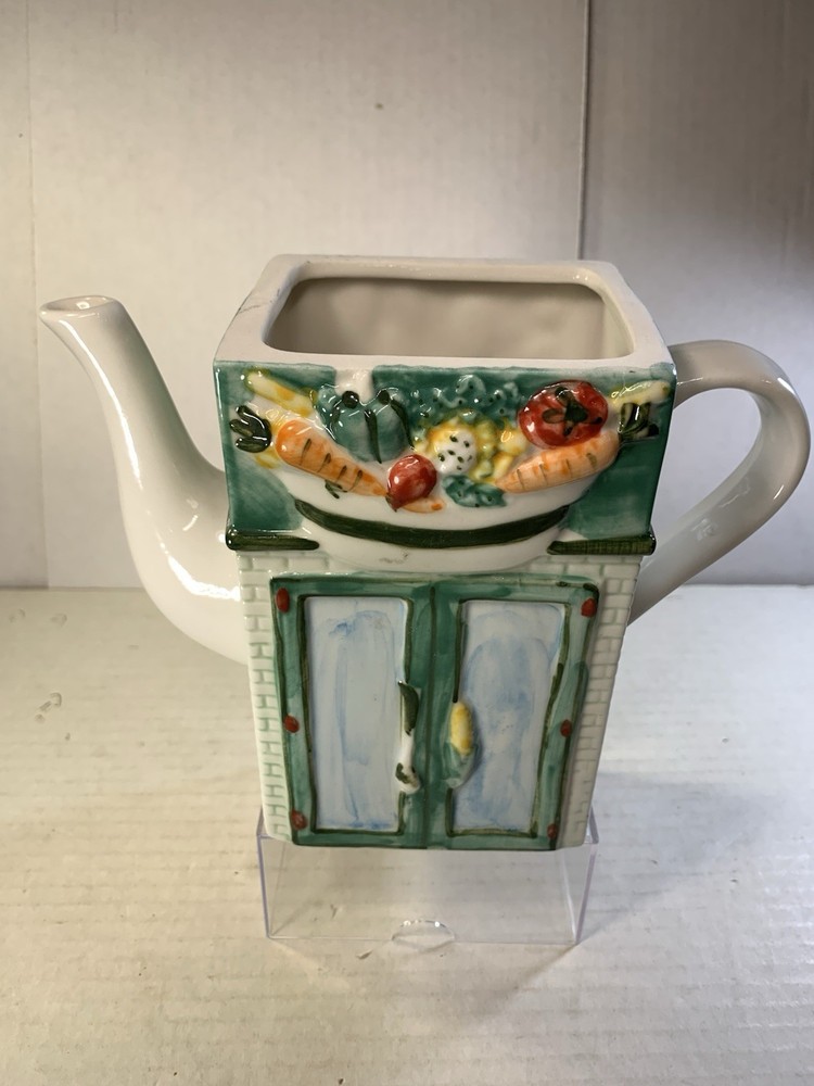 Pre-Owned Bowling Pin Ceramic Tea Coffee Pitcher