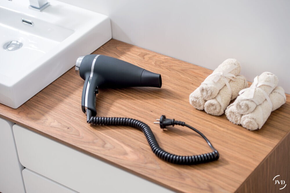 ALTEO hand held black with plug 110v