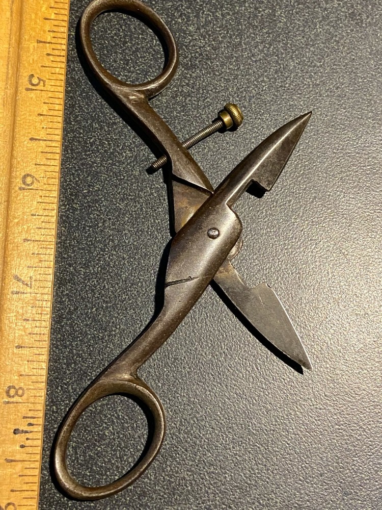 Vintage Adjustable Scissors 4 1/4"