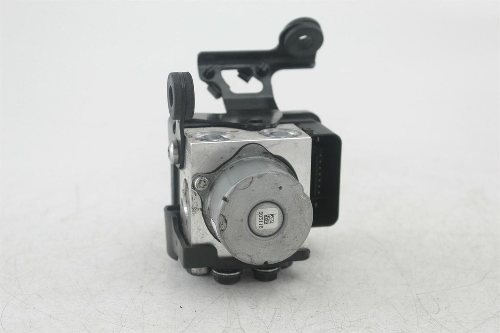 2016-2019 TRIUMPH THRUXTON 1200 R ABS Pump - T2021931
