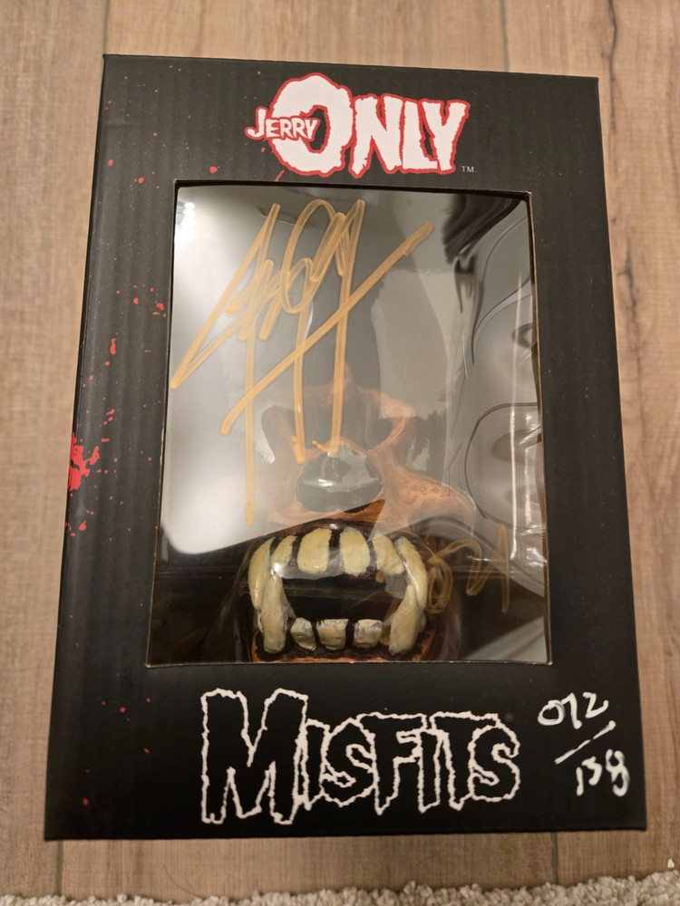 Jerry Only Misfits Devastator Bass Cyclops Skull Signed /138 Working RARE NEW!