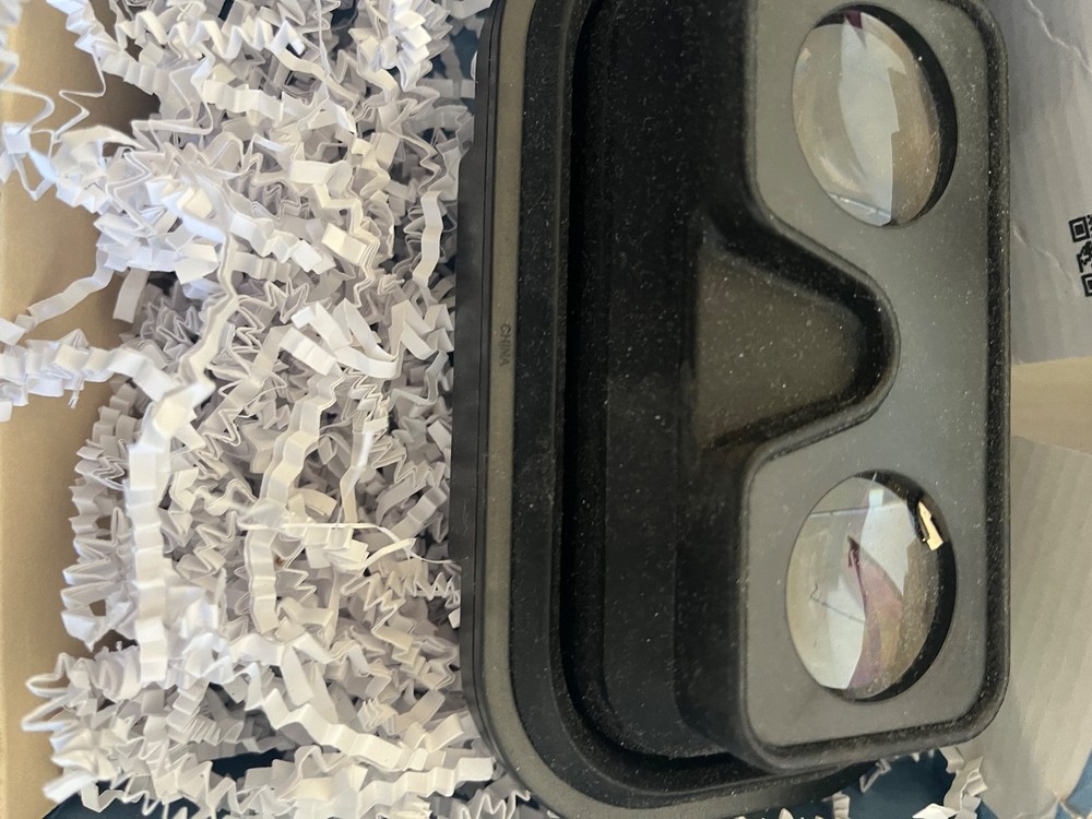 foldable virtual reality (VR) headset for smartphones. It