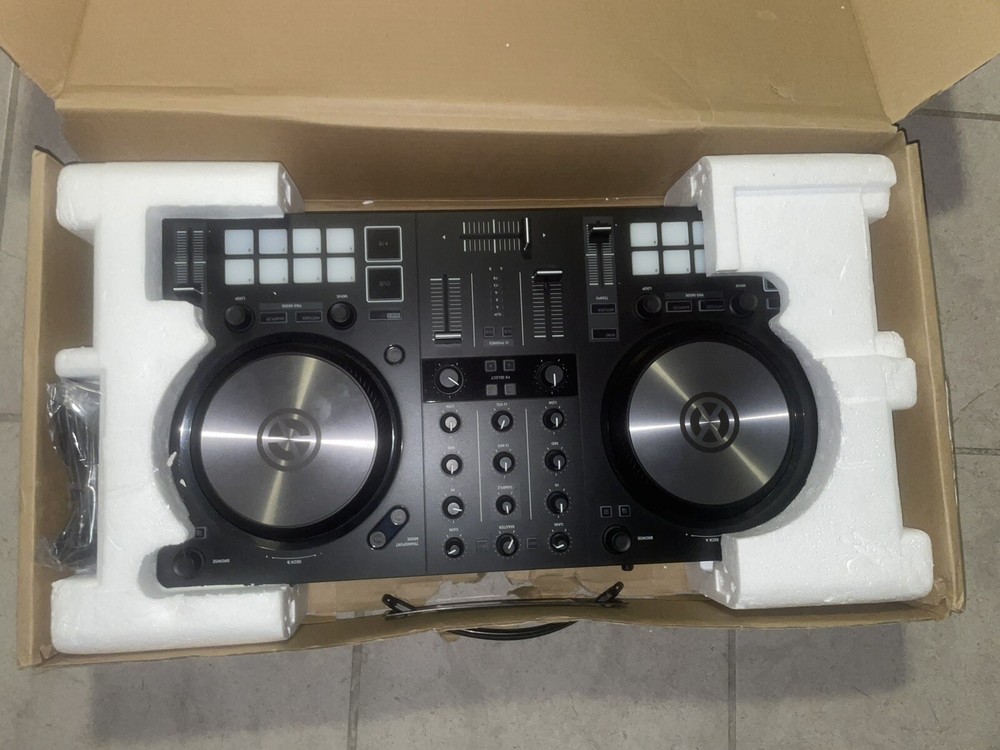 Native Instruments Kontrol S2 MK3 Double Deck Controller - 25421