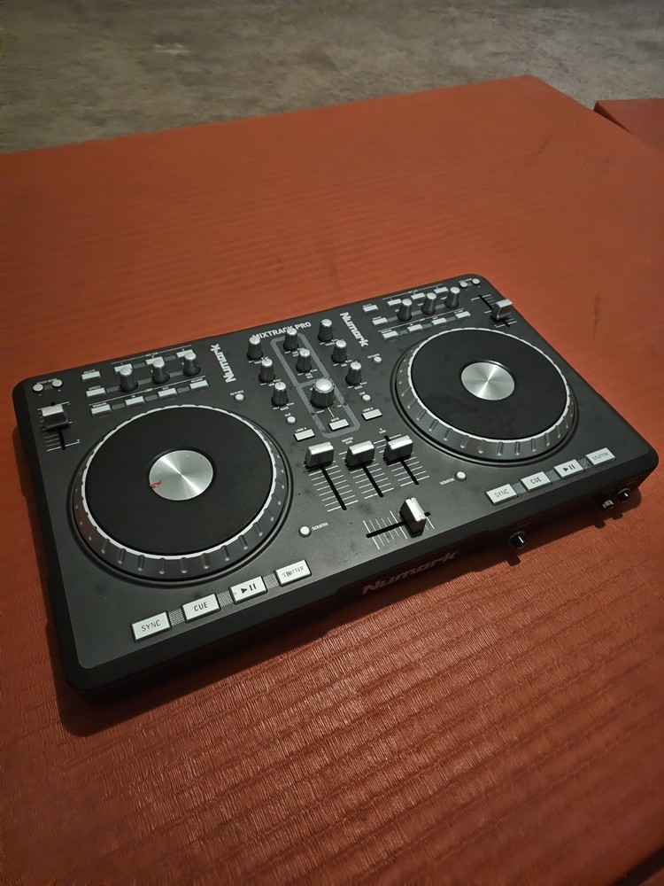 Numark MIXTRACK PRO Double Deck DJ Controller Built-in Mixer Loop Sampler USB