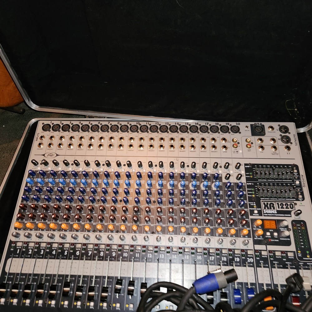 Peavey XR 1220 Powered Mixer