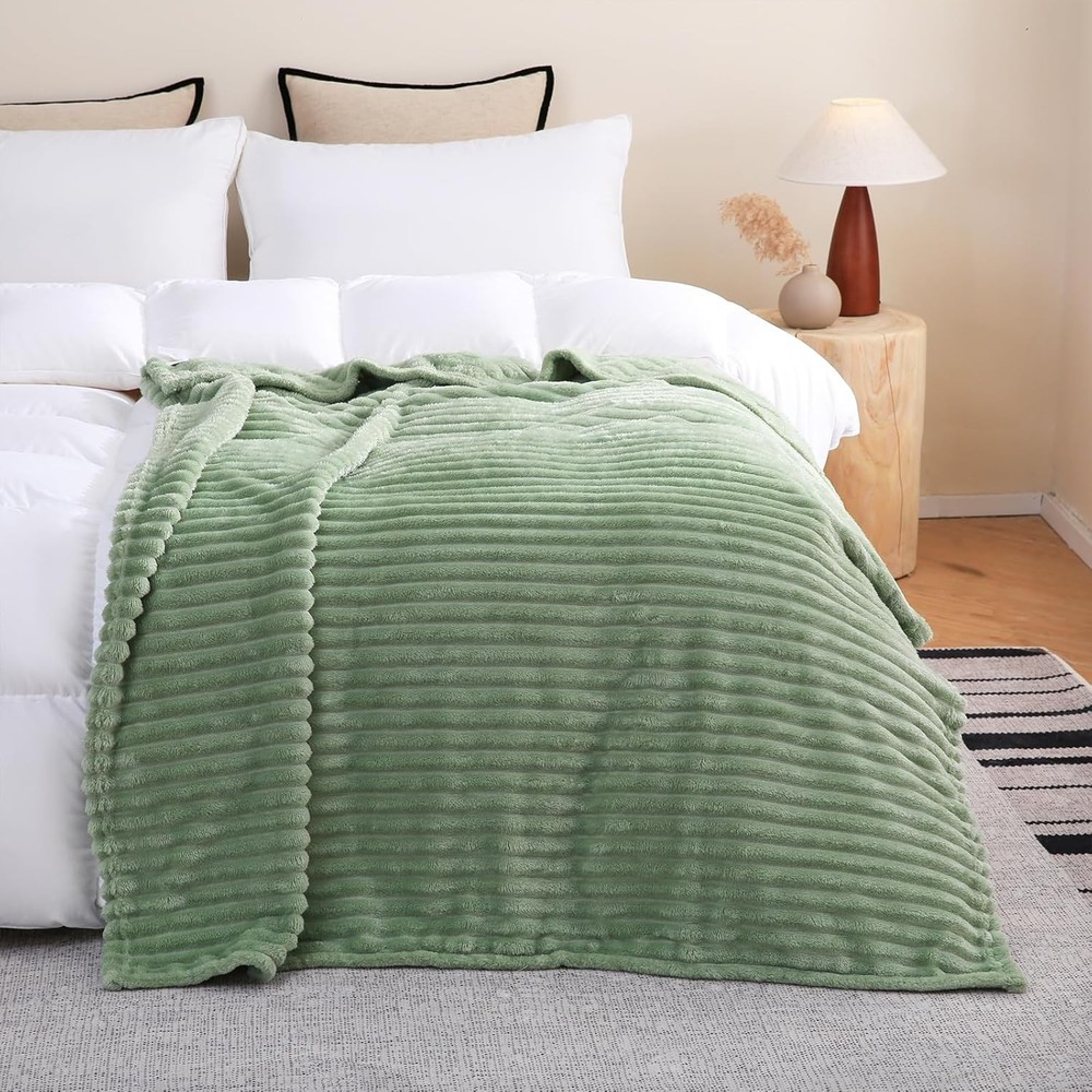 Soft Flannel Throw Blanket Microfiber Warm Cozy Sofa Bed Lightweight