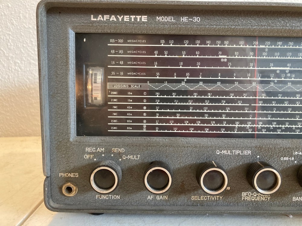 Lafayette S.W. / Communications Receiver, Model HE-30 - Powers On