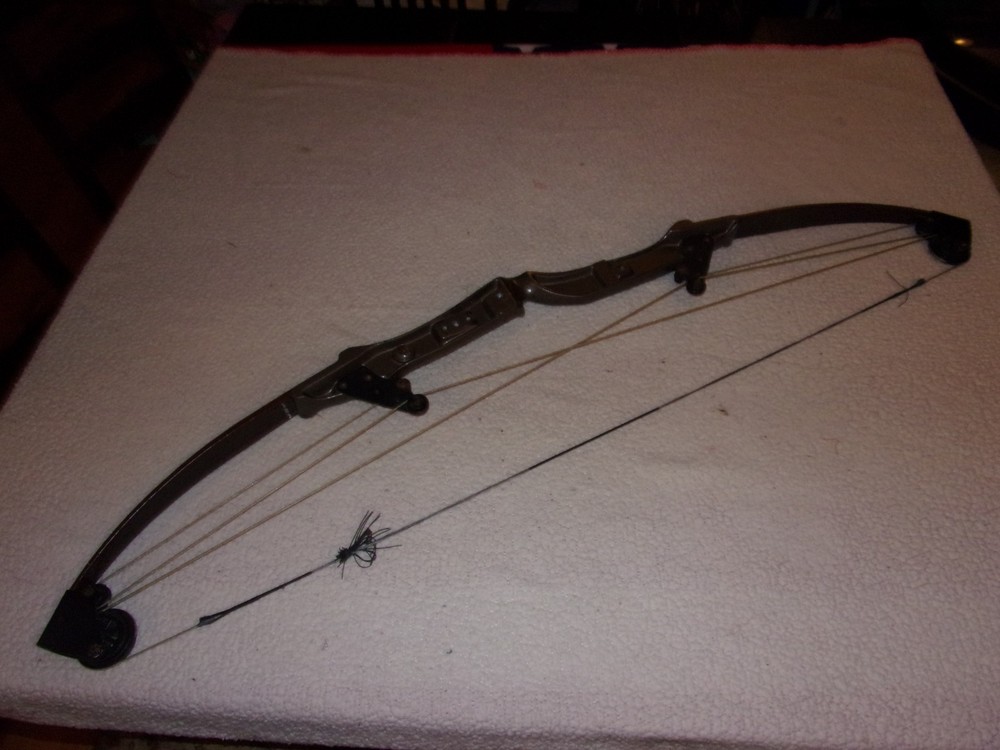 Bear Whitetail Hunter Vintage Compound Bow