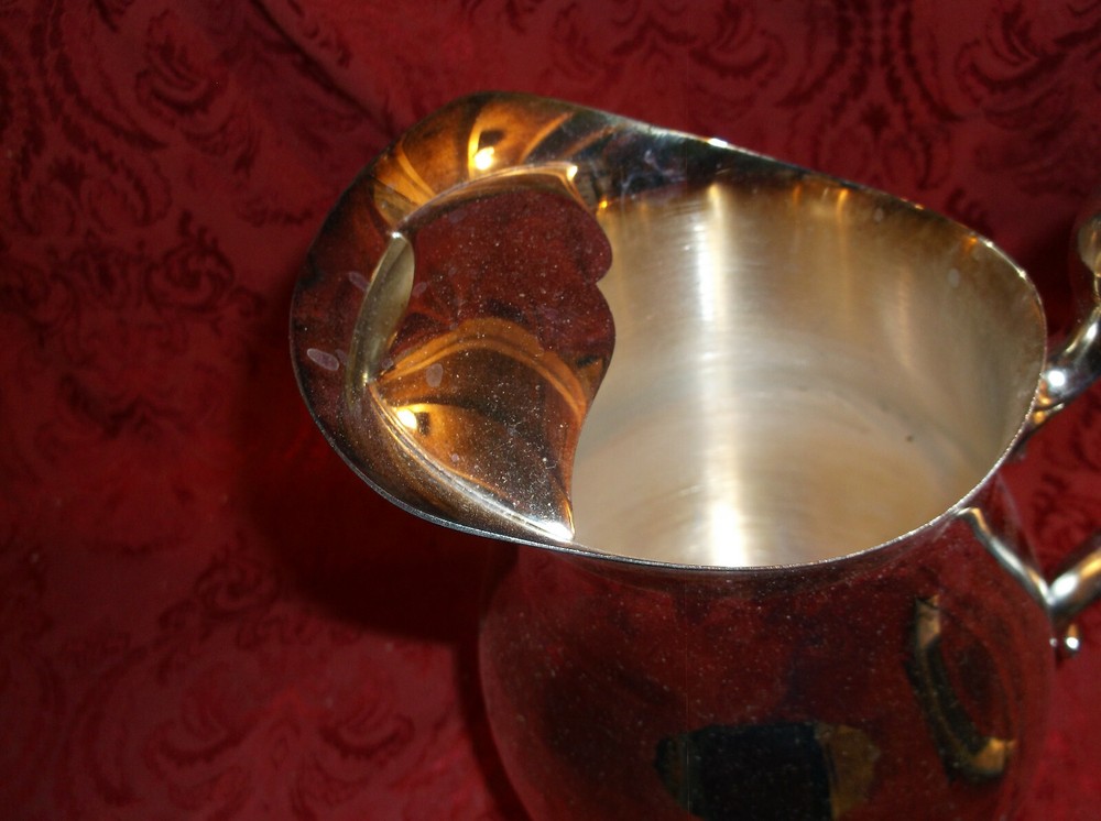 Oneida Silverplate Beverage Pitcher 0717 WITH ICE LIP...NICE!