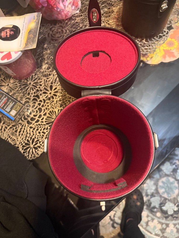 camera lenses for nikon medium size and large there is damage on larger end