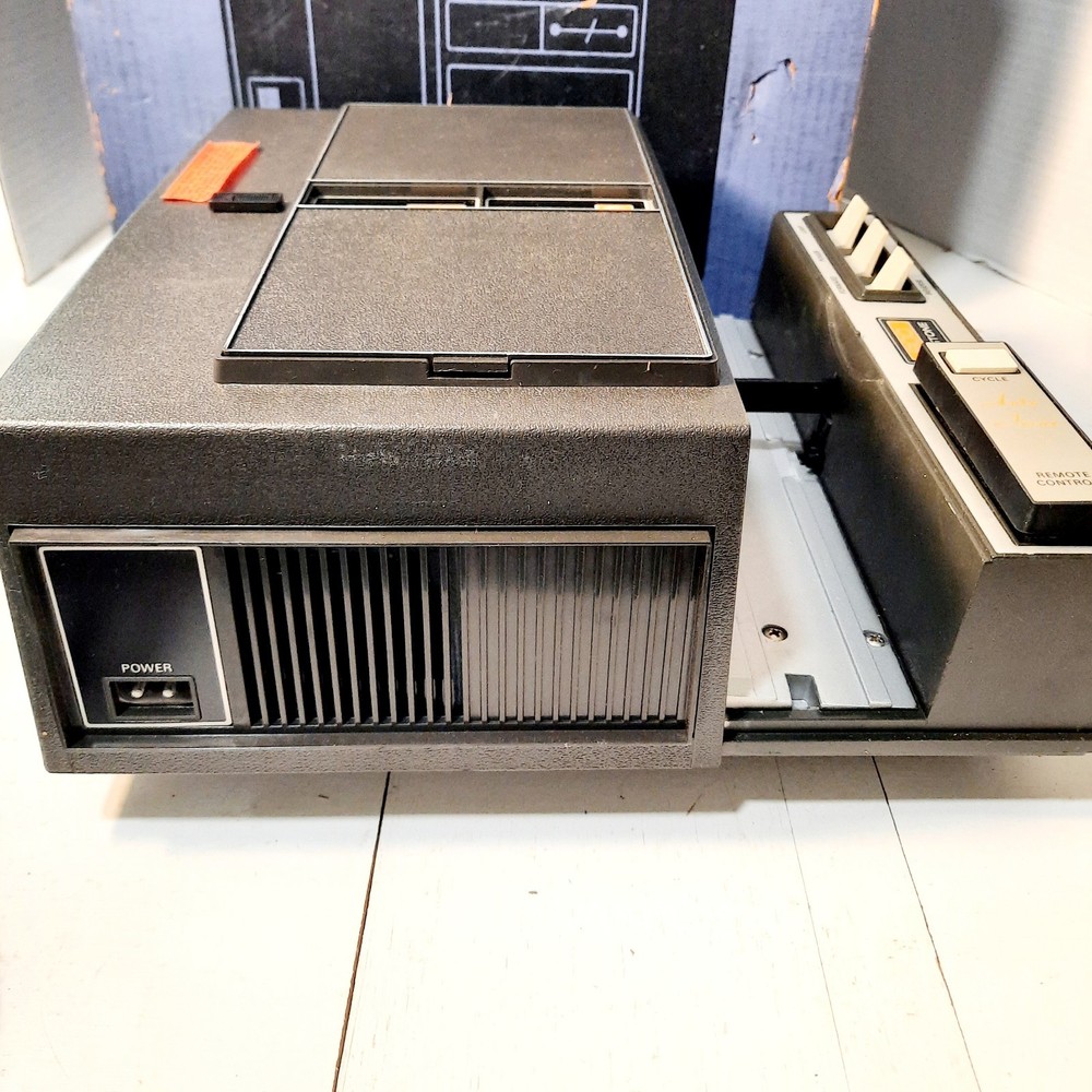 Keystone Auto Focus slide projector, rotary tray, instructions, Model K900