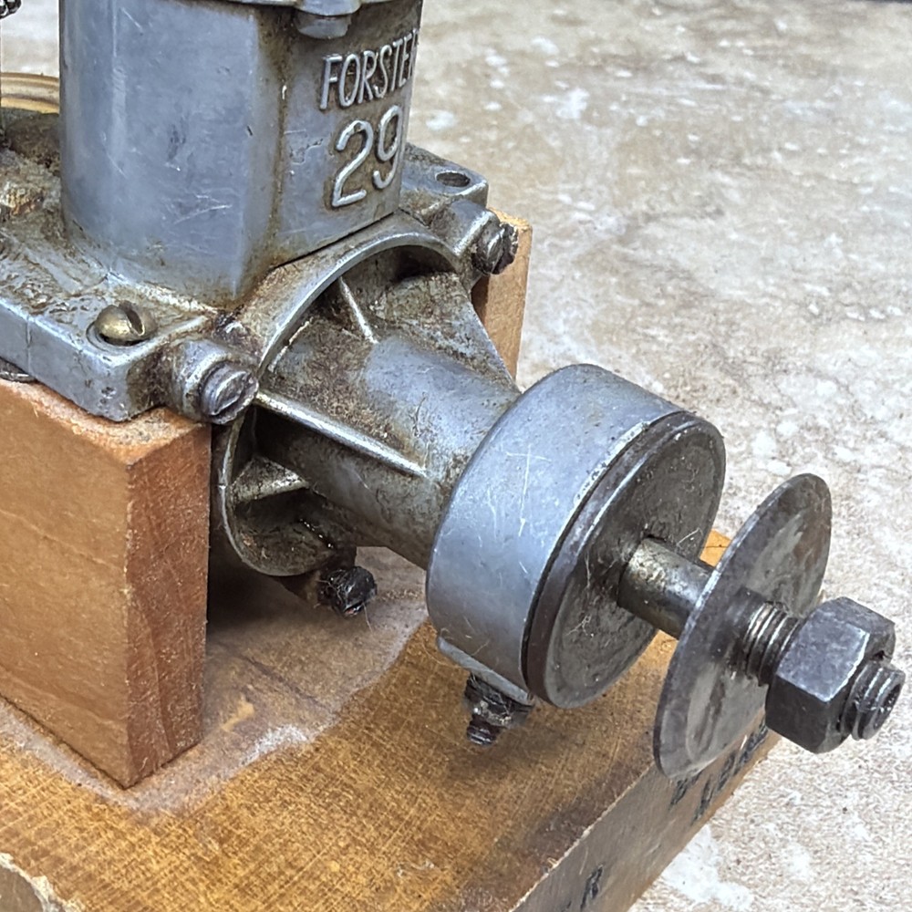 1942 FORESTER 19 (2 STROKE) GLOW MODEL AIRPLANE ENGINE
