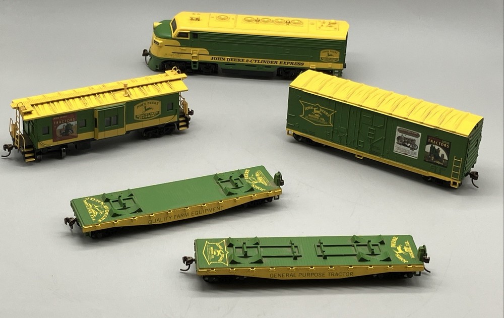 The Danbury Mint John Deere 2-Cylinder Express Train 5 Piece Set Display