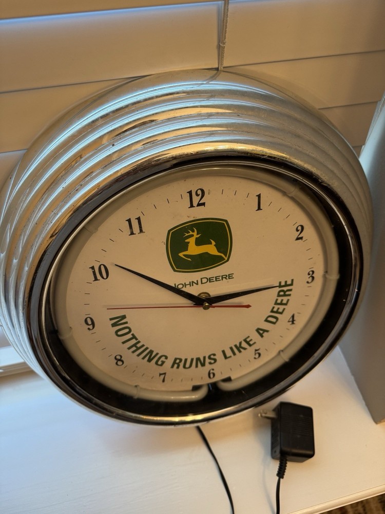 John Deere Nothing Runs Like A Deere Neon Lighted Clock neon WORKS-clock Doesnt