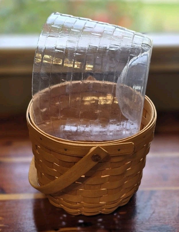 1997 LONGABERGER Classic Medium Fruit Basket w/ Protector & Pamplet
